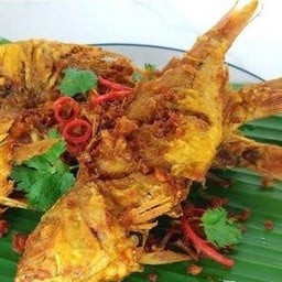ปลากระพงแดงทอดขมิ้น