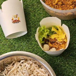 หมี่ไก่ฉีกน้ำพริกกากหมู