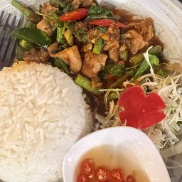 ข้าวผัดพริกแกงหมู