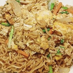 มาม่าผัดไข่