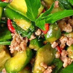 ข้าวหน้าผัดมะเขือยาวโหระพาหมูสับ