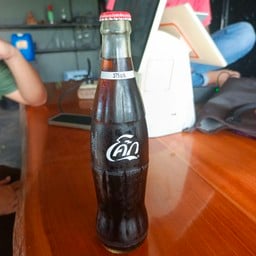 โค้กขวดกลางแก้วโอ่ง