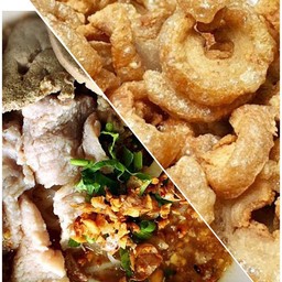 ก๋วยเตี๋ยวหมูตุ๋นน้ำตก + กากหมู