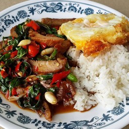 ข้าวกะเพราคอหมูย่าง