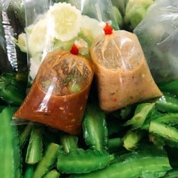 กะปิ + ผัก