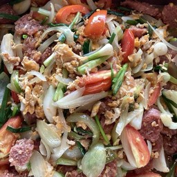 แหนมผัดไข่