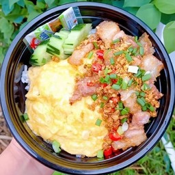 ข้าวไข่ข้นสามชั้นคั่วพริกเกลือ