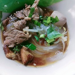 เส้นเล็กน้ำใสเนื้อ