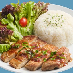 ข้าวสเต๊กไก่ ซอสแจ่ว