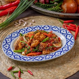 เนื้อปลากะพงผัดพริกต้นหอม