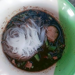 เส้นหมี่น้ำตกหมู