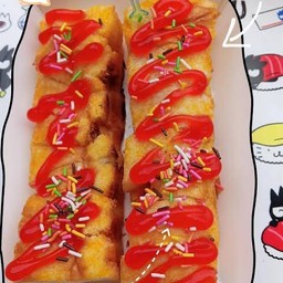 ขนมปังปิ้ง สตอเบอรี่ โรยช้อปปิ้ง(ได้2แผ่น)