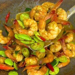 ผัดเผ็ดกุ้งสะตอ กับข้าว