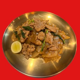 เส้นใหญ่ผัดซีอิ๊ว