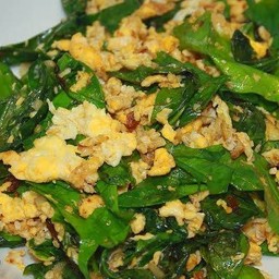 ผัดผักเหมียงใส่ไข่2 ฟอง กับข้าว