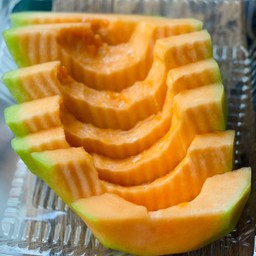 เมล่อนเนื้อสีส้ม สายพันธุ์มาชิตะ ปอกพร้อมทาน