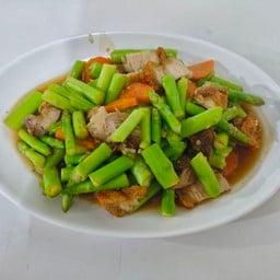 ผัดหน่อไม้ฝรั่งน้ำมันหอย