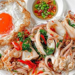 กระเพราปลาหมึก