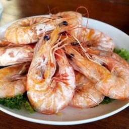 กุ้งแชบ๊วย(กุ้งทะเล)อบเกลือ  Baked salt shrimp with plum (sea shrimp)