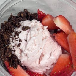 กรีกโยเกิร์ต 1 สกู๊ป ผลไม้ 3อย่าง