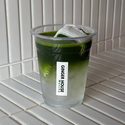 อูจิมัทฉะกับน้ำมะพร้าวสด (คาเฟ่เกรด)