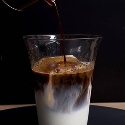 คาราเมลลาเต้เย็น