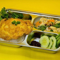 ข้าวไข่เจียว/ไข่ดาว + ต้มจืดไข่น้ำ