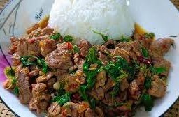 กะเพราเนื้อสับราดข้าว