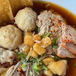 ตาฝุ่น ก๋วยเตี๋ยวต้มยำ