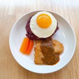 ข้าวกะเพราปลาทอดไข่ดาว Protein 20g  Kcal 450