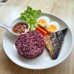 ข้าวซาบะกะปิ ไข่ต้ม 50g Protein 25g  Kcal 400