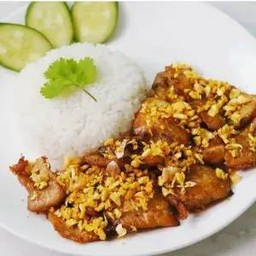 ข้าวหมูทอดกระเทียม