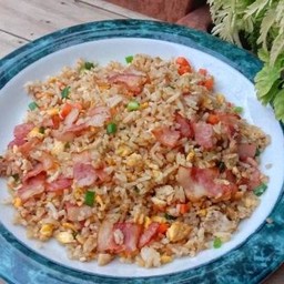 ข้าวผัดเบคอน