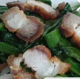 คะน้าฮ่องกงผัดหมูกรอบ