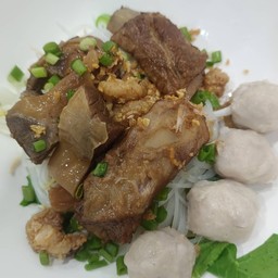 ก๋วยเตี๋ยวหมูตุ๋น แห้ง [ชูใจ ก๋วยเตี๋ยวเนื้อตุ๋น-หมูตุ๋น]