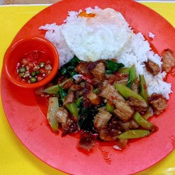 คะน้าหมูกรอบ