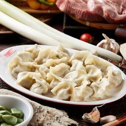 猪肉大葱水饺 เกี๊ยวจีนต้มไส้เนื้อหมูและต้นหอม