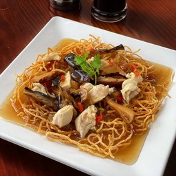 (D)-หมี่กรอบน้ำแดง