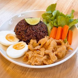 ข้าวผัดต้มยำไก่ทอด Protein 25g  Kcal 400