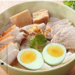 ก๋วยจั๊บหมูสไลด์