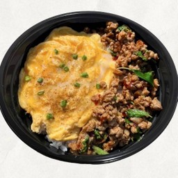 ข้าวกะเพราหมูสับไข่ข้น