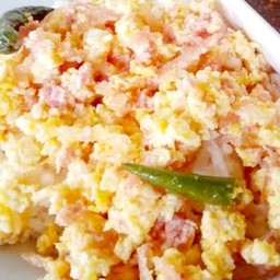 ข้าวราดแหนมหมูผัดไข่ (ไข่1ฟอง)