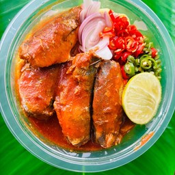 ข้าวไข่ข้นยำปลาป๋องรสแซ่บ