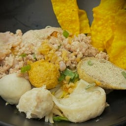 ก๋วยเตี๋ยวหมูเเห้งนัว