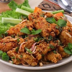 ข้าวไก่กรอบน้ำตก