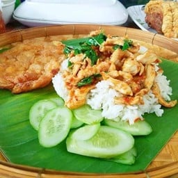 ครัวแม่มะลิกะเพรากระด้ง