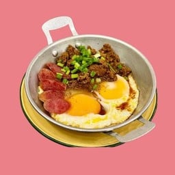 ไข่กะทะร้อน เสิร์ฟพร้อมเนื้อสับ