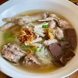 [อร่อยซ่ากับโค้ก] ก๋วยจั๊บหมูสับ+ตีนไก่+เล้ง +  โค้ก ออริจินัล (กระป๋อง)