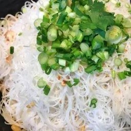 หมี่ลวกคลุกกระเทียม