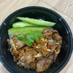 ข้าวเนื้อทอดกระเทียม